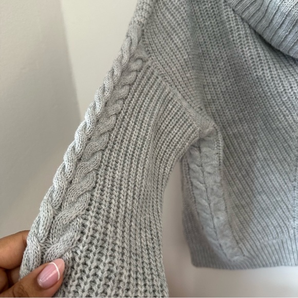 Fashion Nova women’s knit mock collar turtle neck gray crop sweater size large - Picture 4 of 5